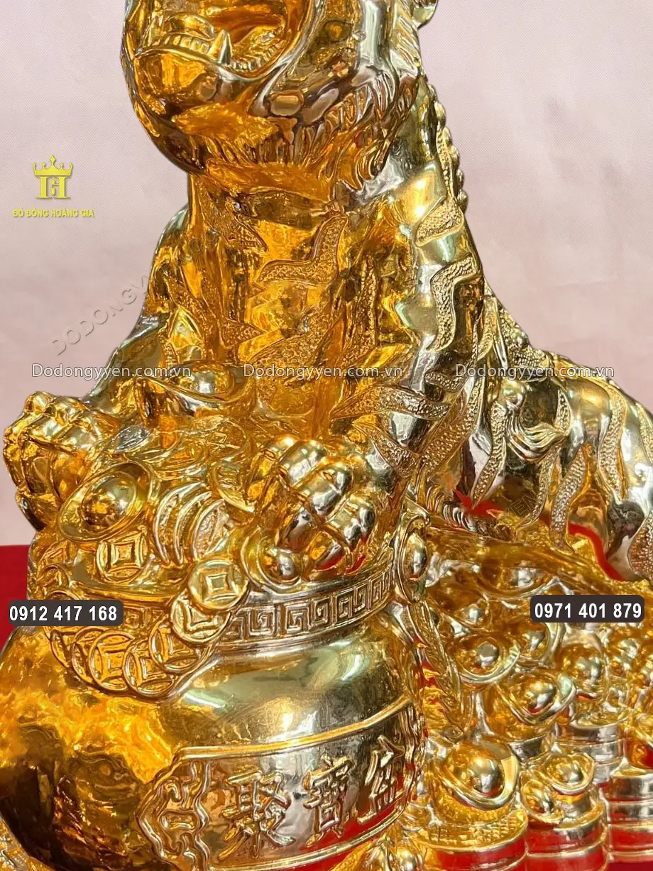 To&agrave;n bộ bề mặt được mạ v&agrave;ng 24K sang trọng